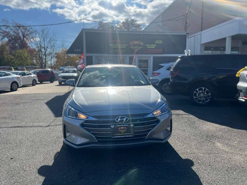 Used 2020 Hyundai Elantra SE image 2
