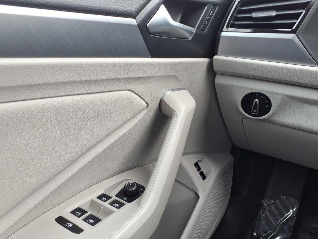 Used 2022 Volkswagen Jetta SE w/ Panoramic Sunroof Package image 23