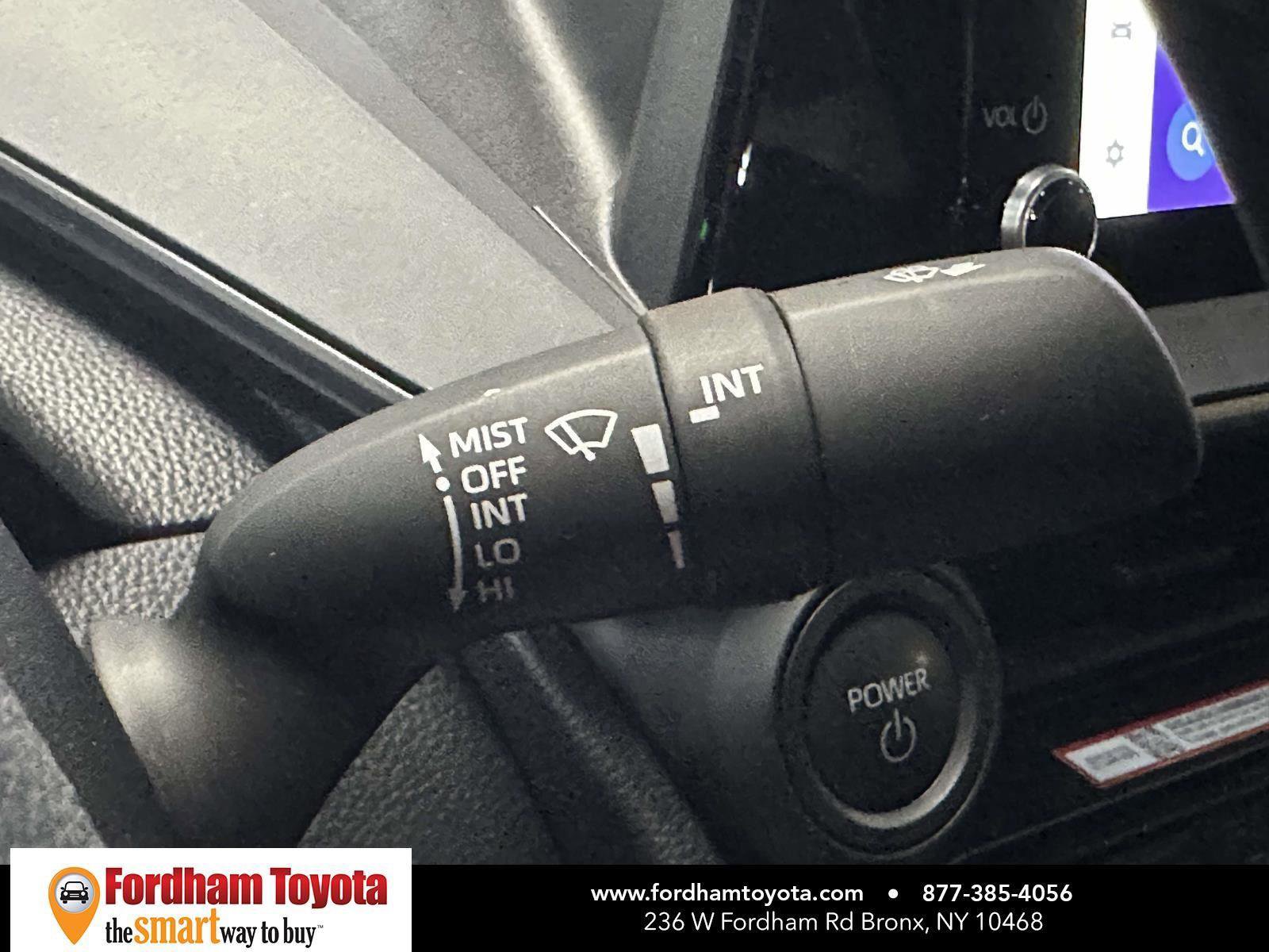 Used 2024 Toyota Prius LE AWD/4WD image 31
