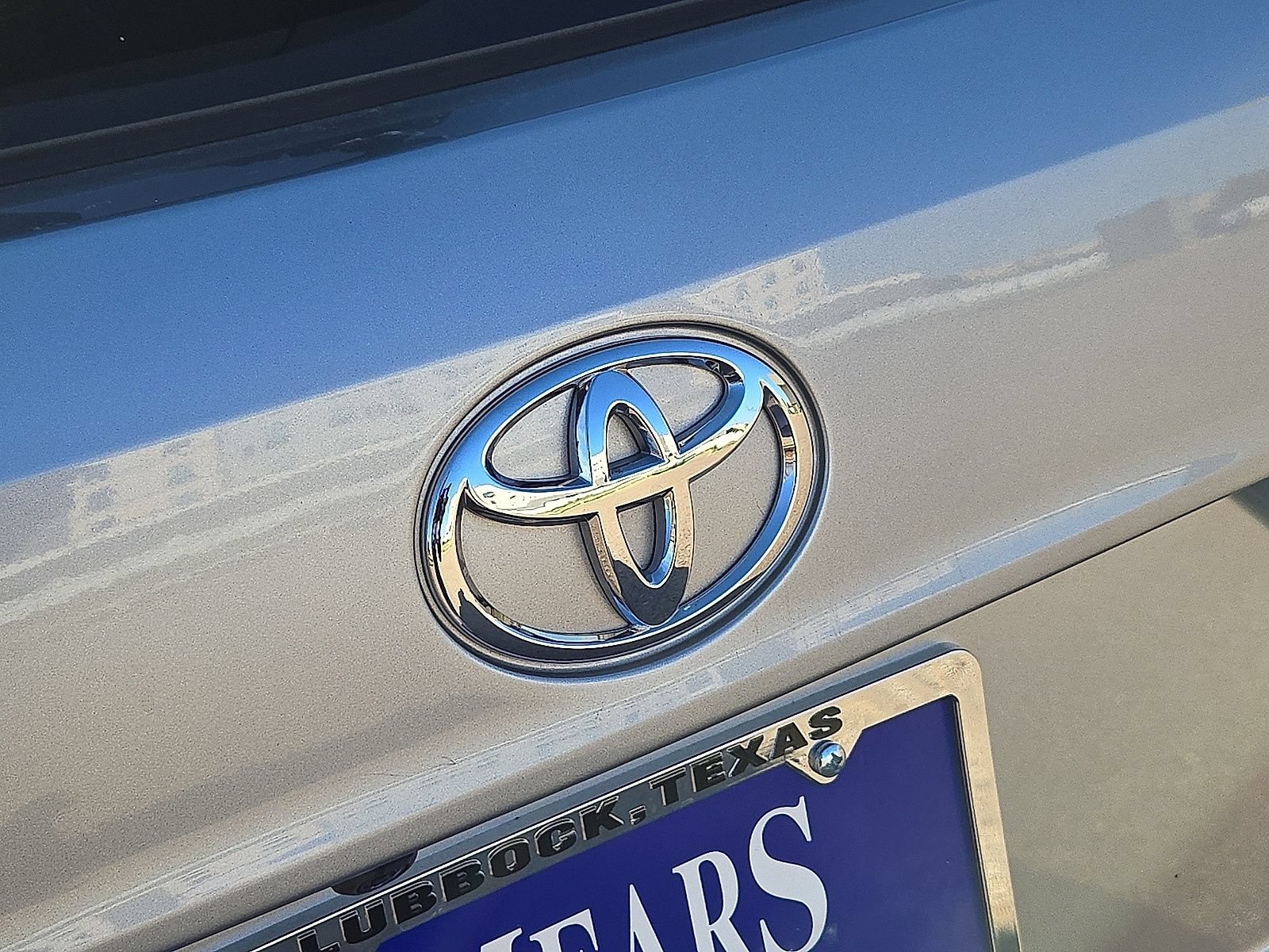 Used 2022 Toyota Highlander XLE AWD/4WD image 11