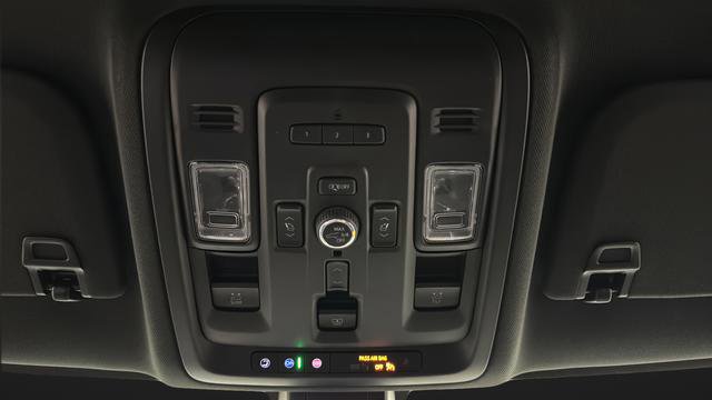 Used 2022 Chevrolet Suburban RST w/ Luxury Package AWD/4WD image 37