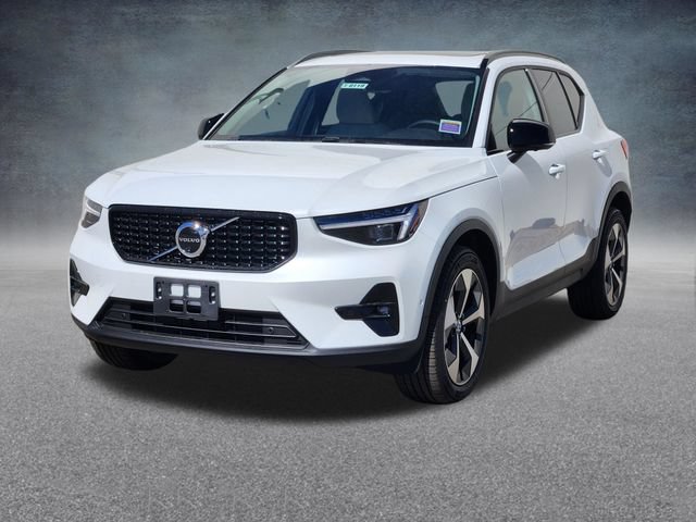 New 2026 Volvo XC40 B5 Plus w/ Protection Package Premier AWD/4WD image 3
