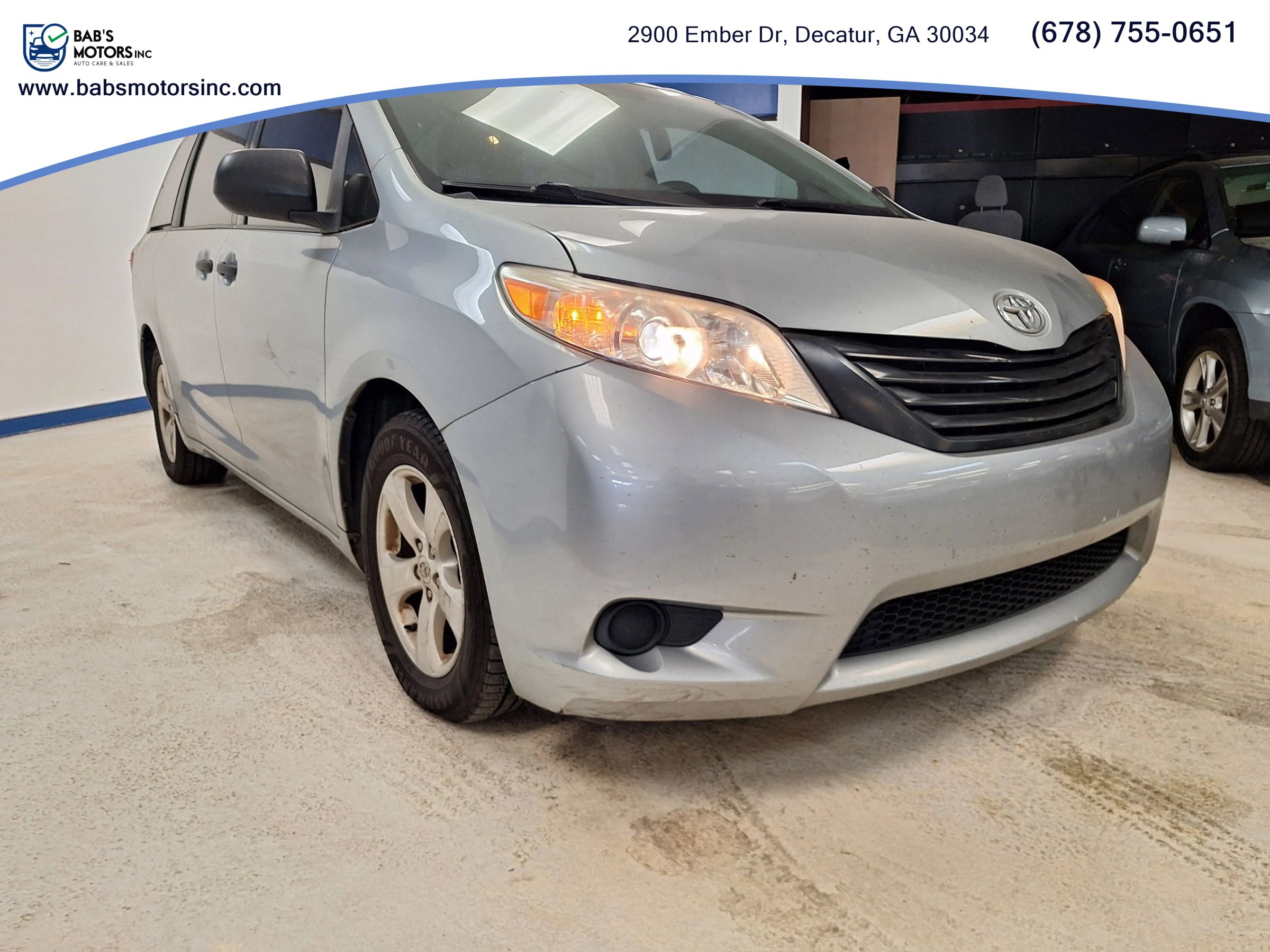 Used 2015 Toyota Sienna L FWD image 2