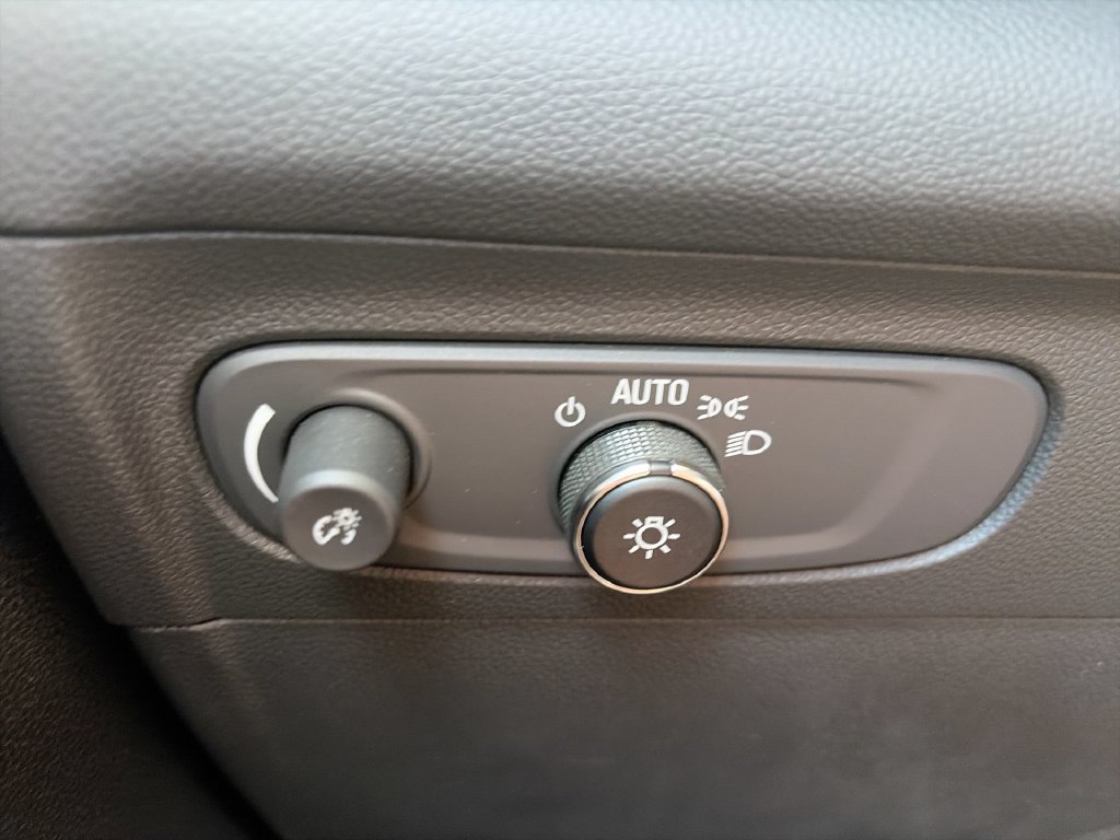 Certified 2023 Buick Envision Essence AWD/4WD image 25