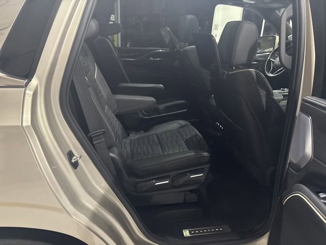 Used 2024 Cadillac Escalade Premium Luxury Platinum image 39