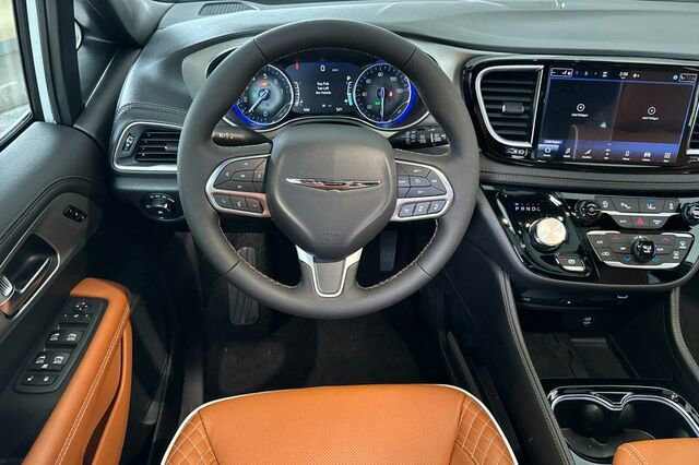 New 2026 Chrysler Pacifica Pinnacle image 11
