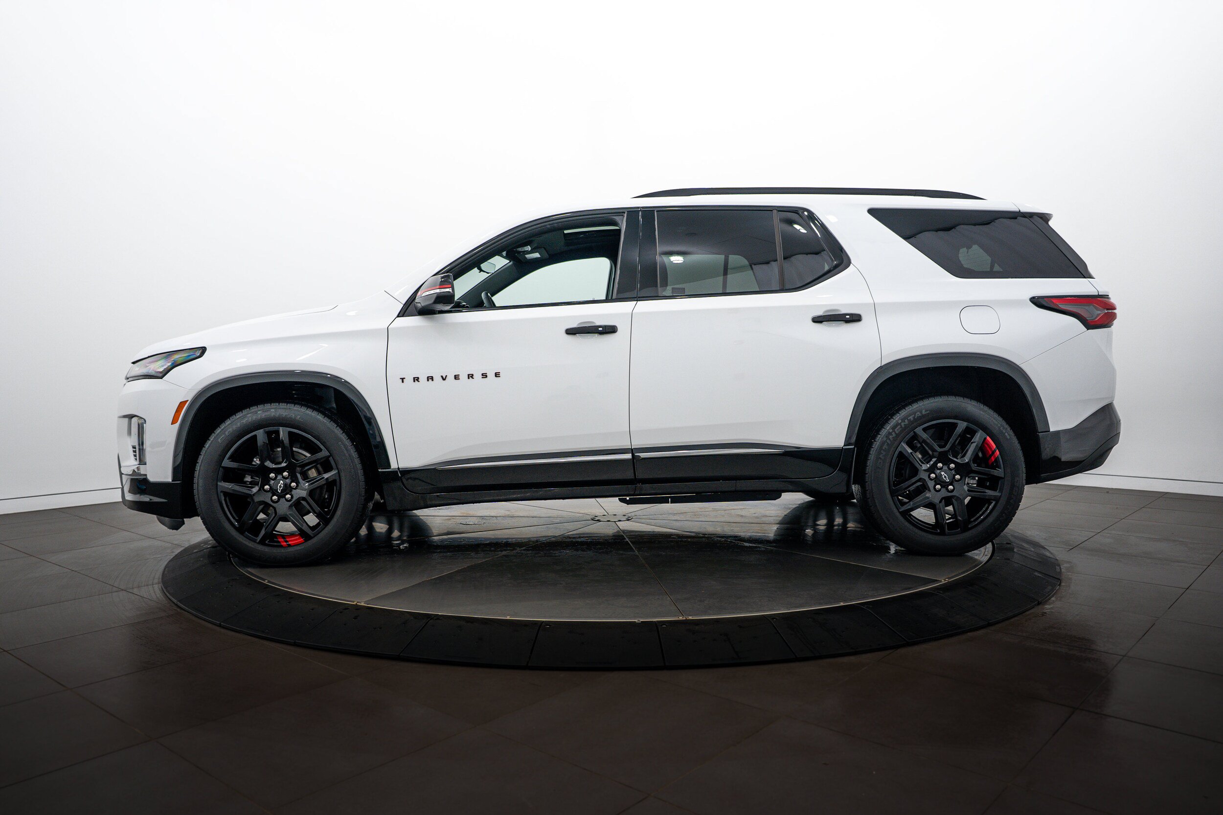 Used 2023 Chevrolet Traverse Premier w/ Redline Edition AWD/4WD image 7