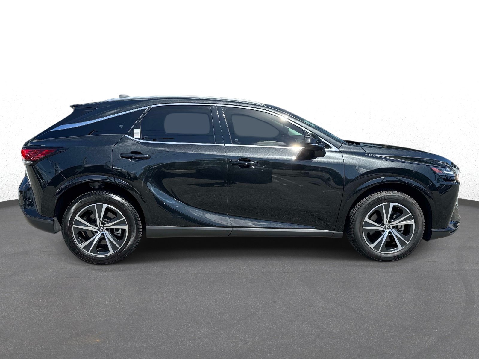 Used 2024 Lexus RX 350 Premium w/ Accessory Package (Z1) FWD image 2