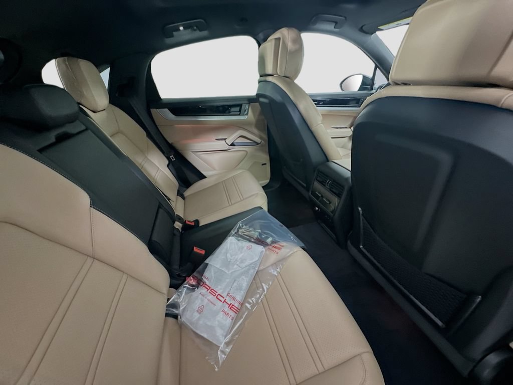 Certified 2026 Porsche Cayenne Coupe AWD/4WD image 28