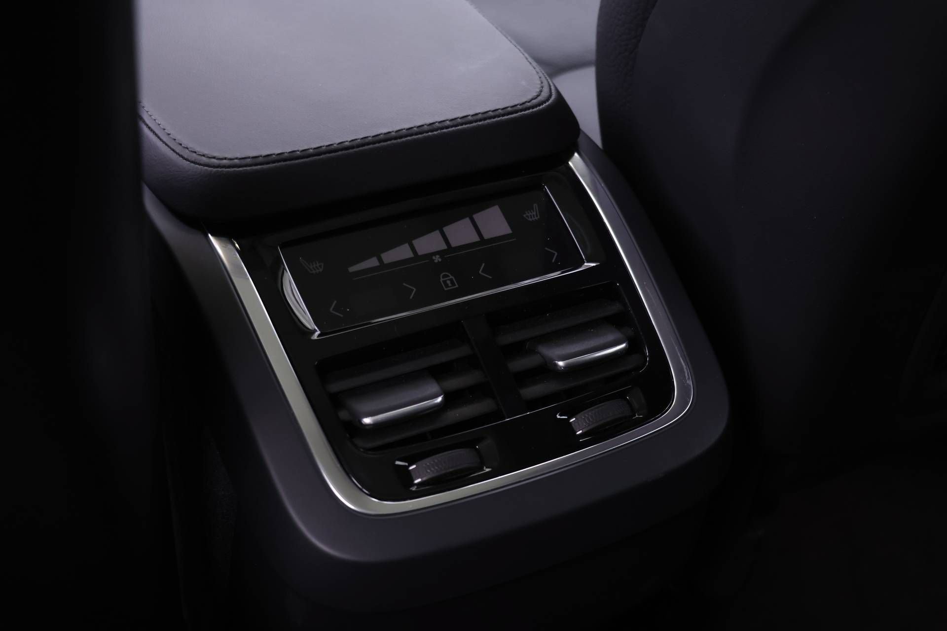 Certified 2024 Volvo XC90 B6 Plus AWD/4WD image 15