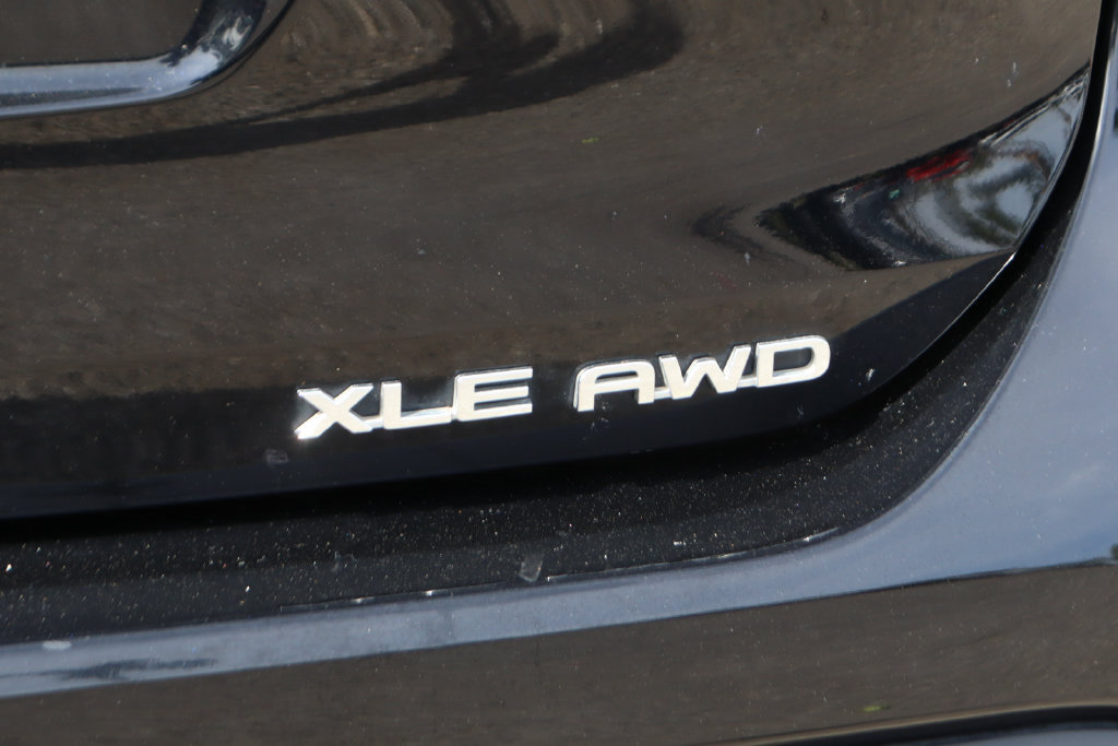 Used 2021 Toyota Highlander XLE AWD/4WD image 50