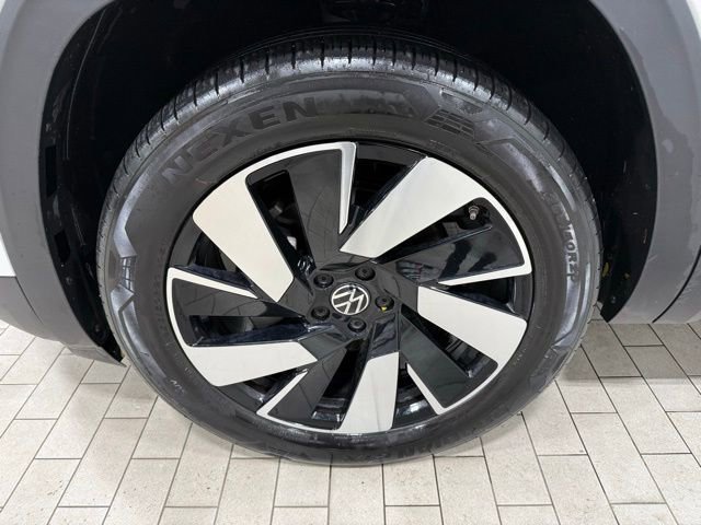 Certified 2024 Volkswagen Atlas Cross Sport SE image 29