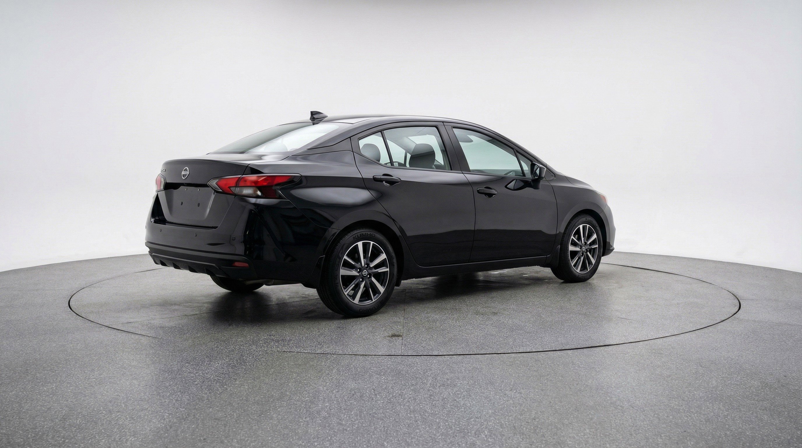 Used 2025 Nissan Versa SV image 9