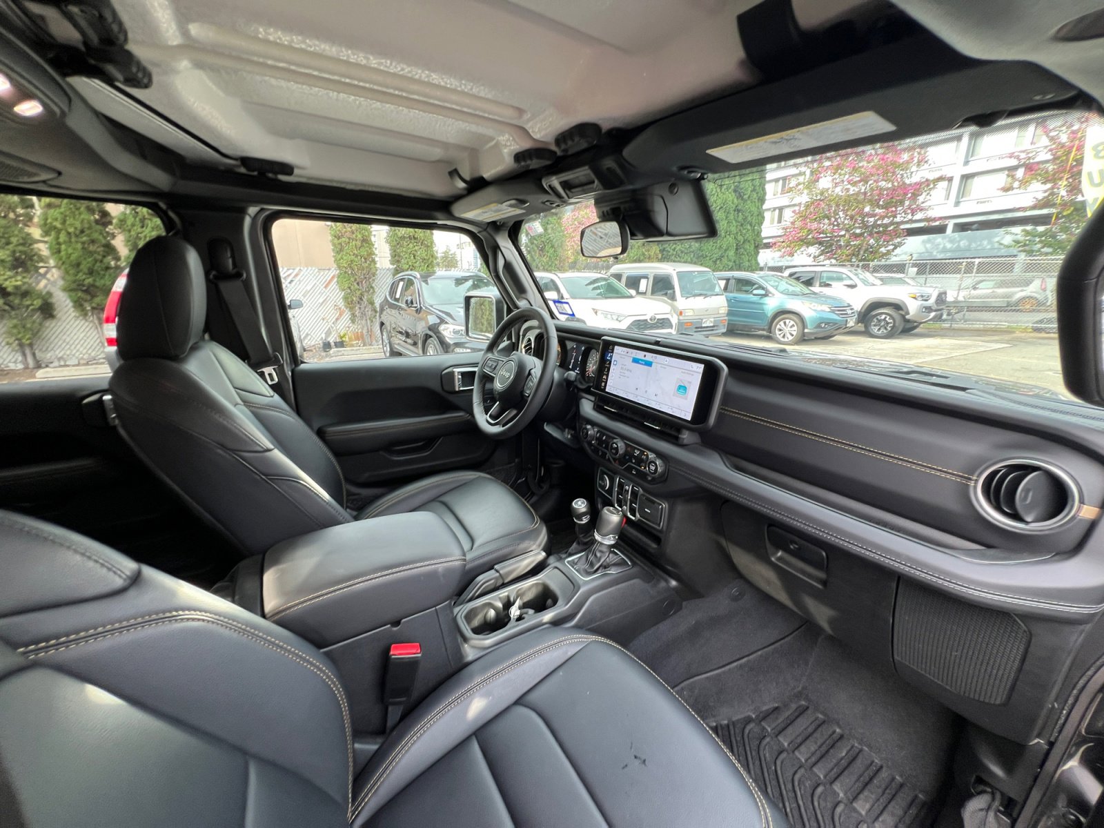 Used 2025 Jeep Gladiator Sport image 25