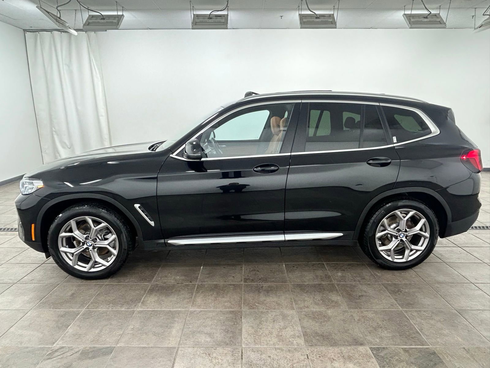 Used 2023 BMW X3 xDrive30i w/ Premium Package w/ZPA image 2