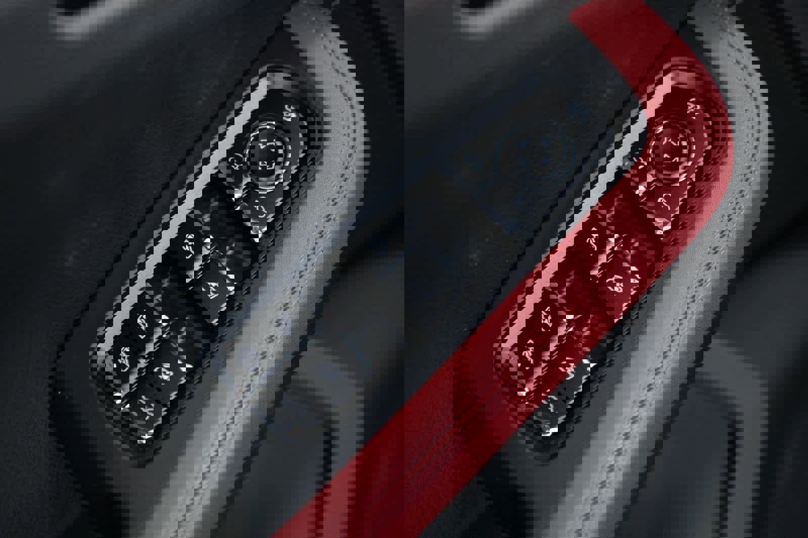 Certified 2025 Porsche Macan image 18