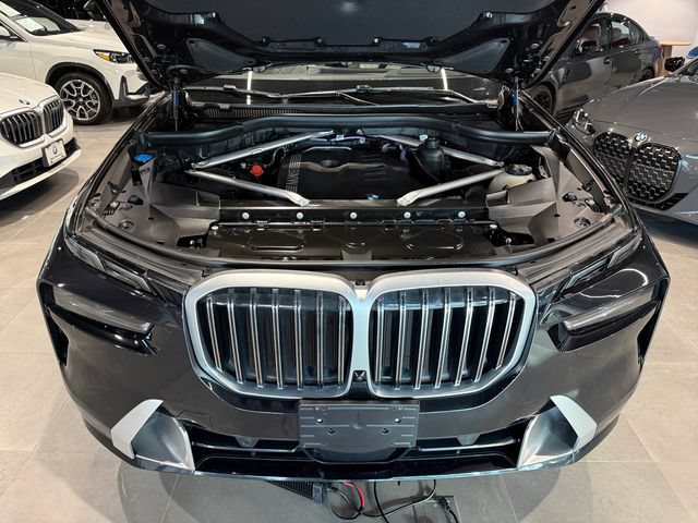 Used 2024 BMW X7 xDrive40i w/ Parking Assistance Package AWD/4WD image 25