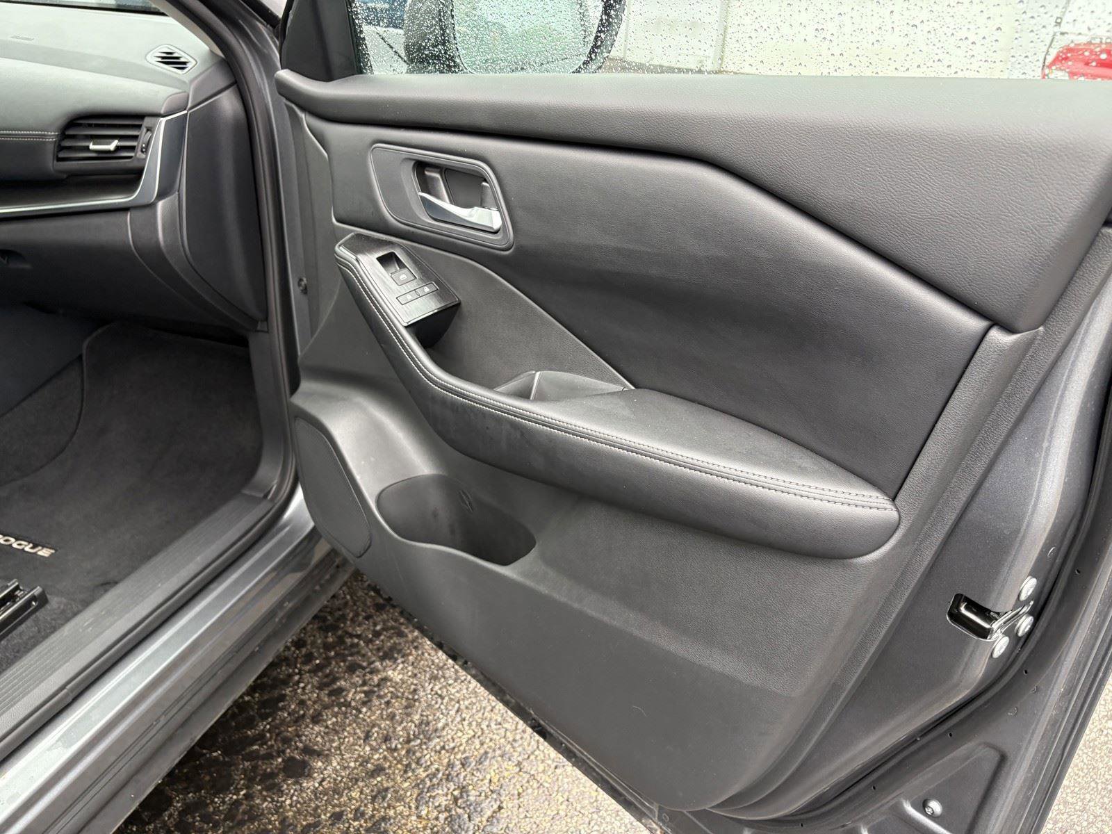 Used 2026 Nissan Rogue SV AWD/4WD image 11