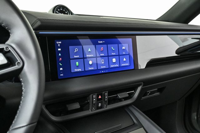 Certified 2025 Porsche Macan Electric image 12