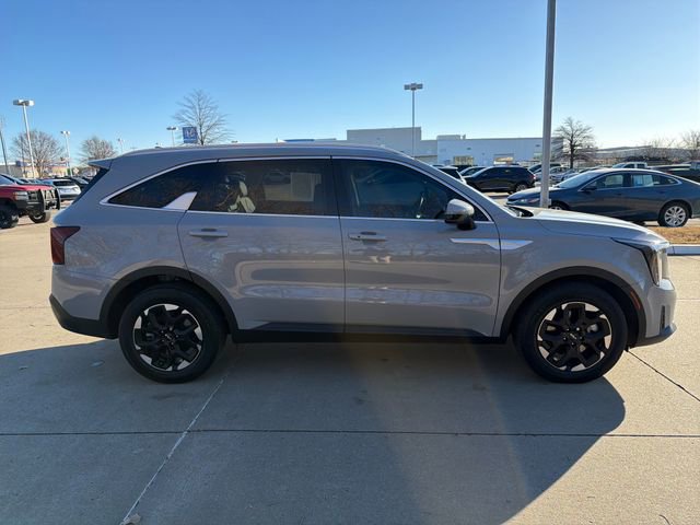 Used 2025 Kia Sorento S w/ Panoramic Sunroof Package image 6