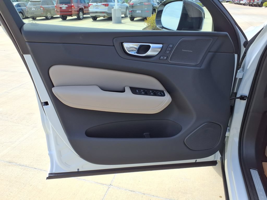 New 2026 Volvo XC60 B5 Plus w/ Climate Package AWD/4WD image 13