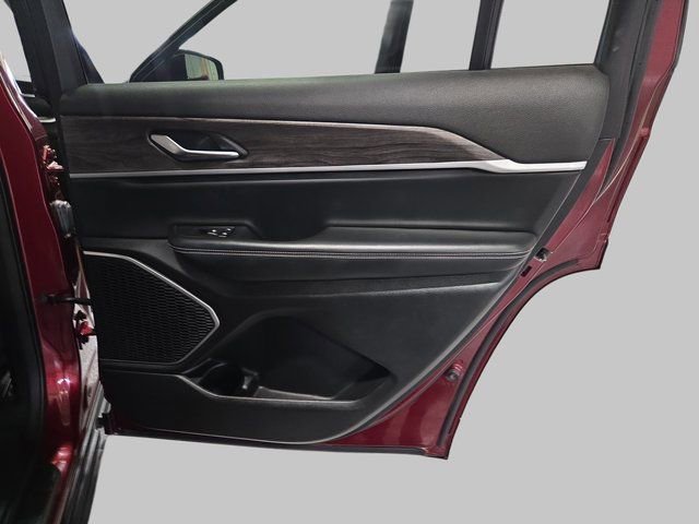 Used 2022 Jeep Grand Cherokee L Limited image 13