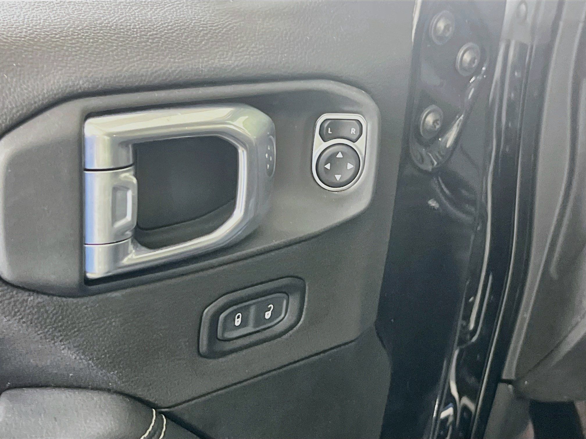 Used 2023 Jeep Wrangler Unlimited Sahara AWD/4WD image 18
