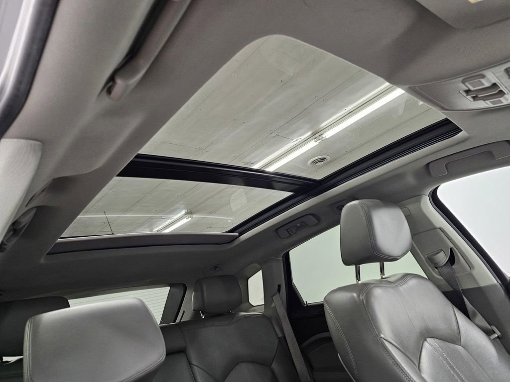Used 2012 Cadillac SRX Luxury FWD image 25