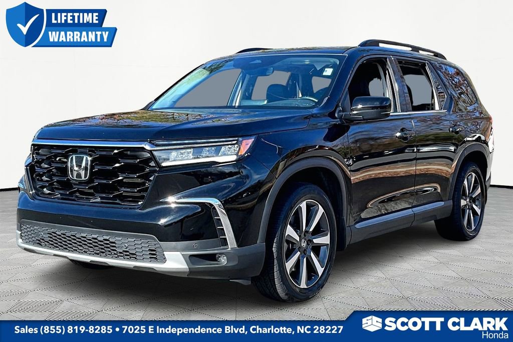 Used 2025 Honda Pilot Touring image 3