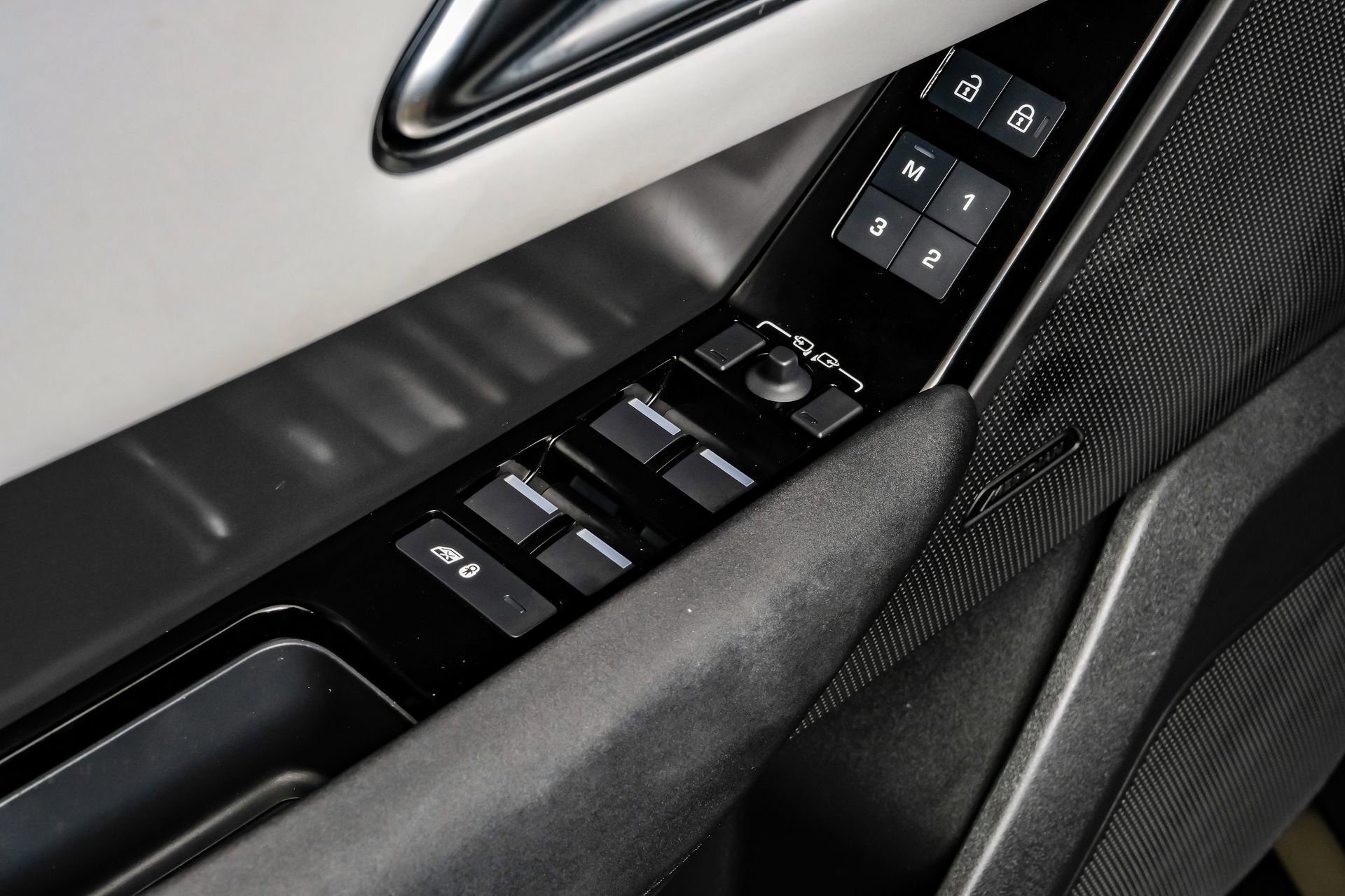 Used 2024 Land Rover Range Rover Velar Dynamic SE image 45