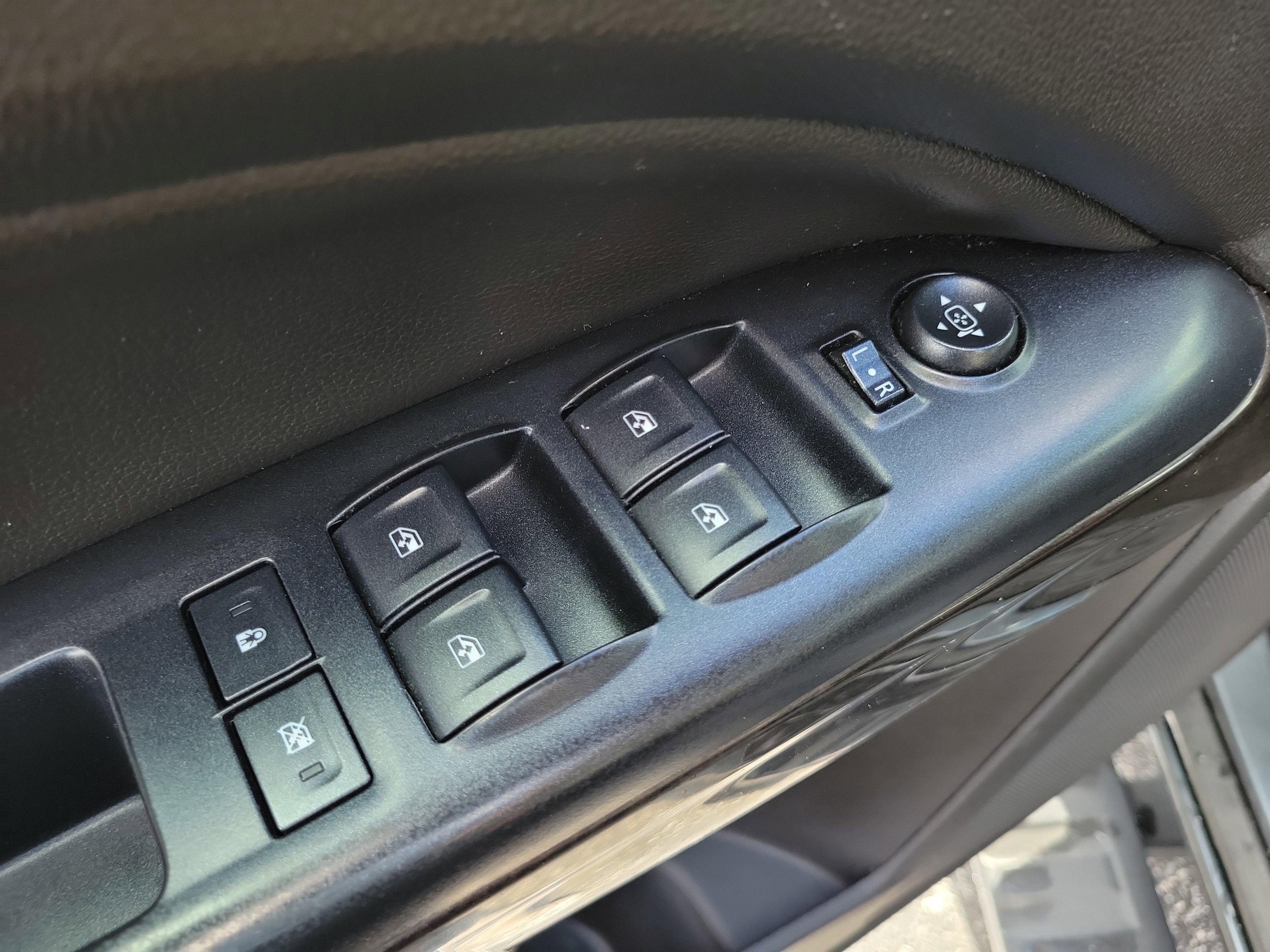 Used 2017 GMC Canyon SLT w/ Driver Alert Package image 17