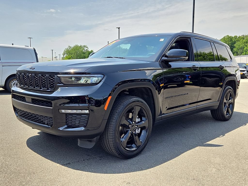 Certified 2025 Jeep Grand Cherokee L Limited w/ Luxury Tech Group II AWD/4WD image 3