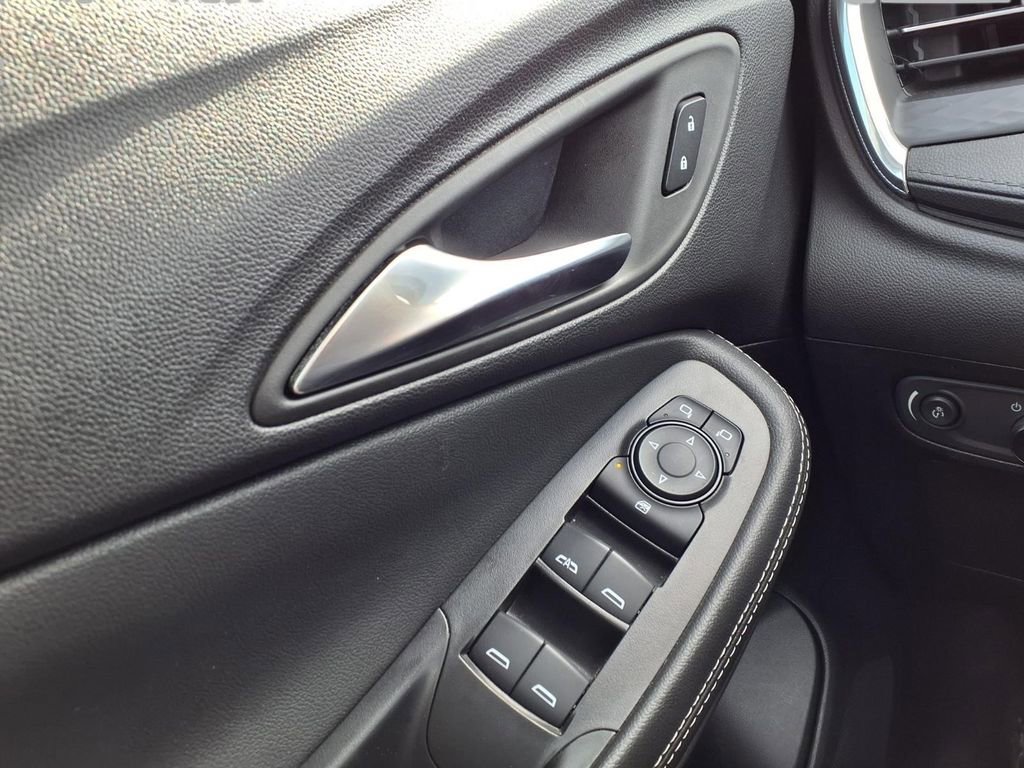 Used 2025 Buick Encore GX Preferred FWD image 18