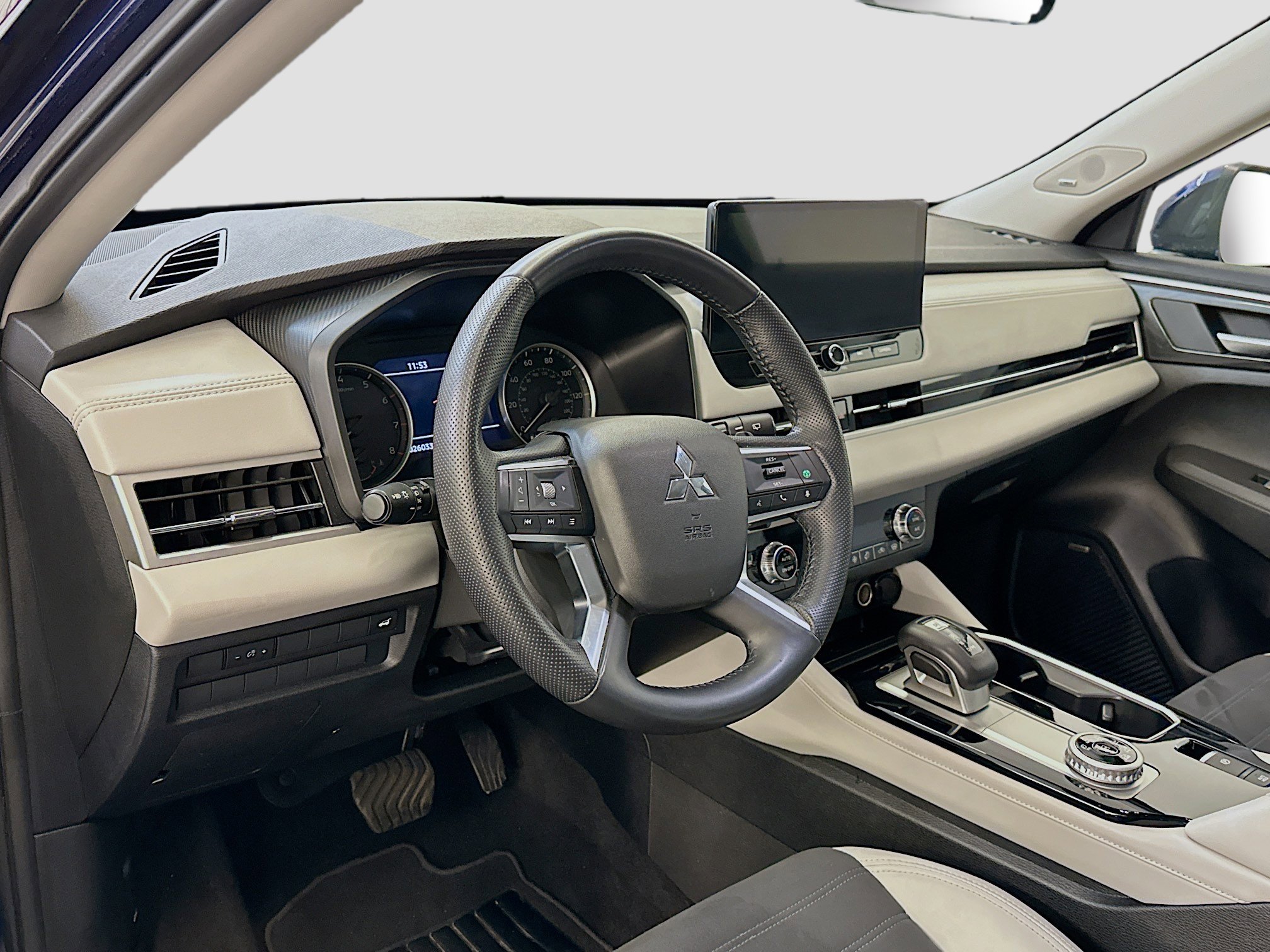 Used 2025 Mitsubishi Outlander SE image 18