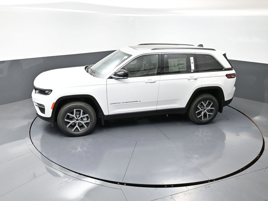 New 2025 Jeep Grand Cherokee Limited w/ Luxury Tech Group II image 30