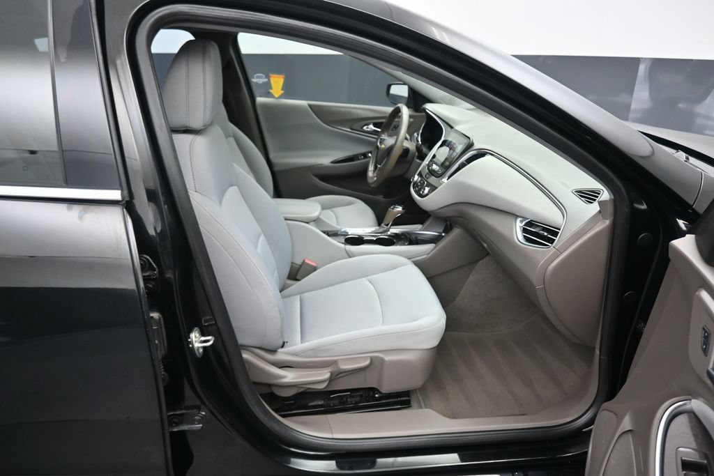 Used 2017 Chevrolet Malibu LT FWD image 39
