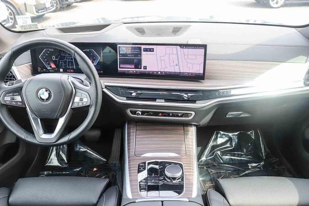 Used 2025 BMW X5 sDrive40i w/ Premium Package image 13