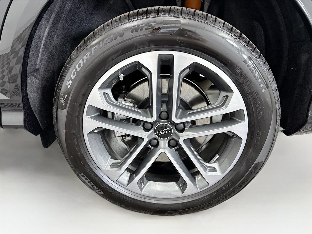 Certified 2025 Audi Q5 Premium Plus w/ Premium Plus AWD/4WD image 31