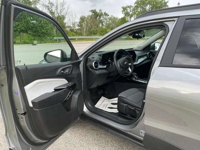 Used 2025 Chevrolet Trax LT w/ Driver Confidence Package FWD image 15