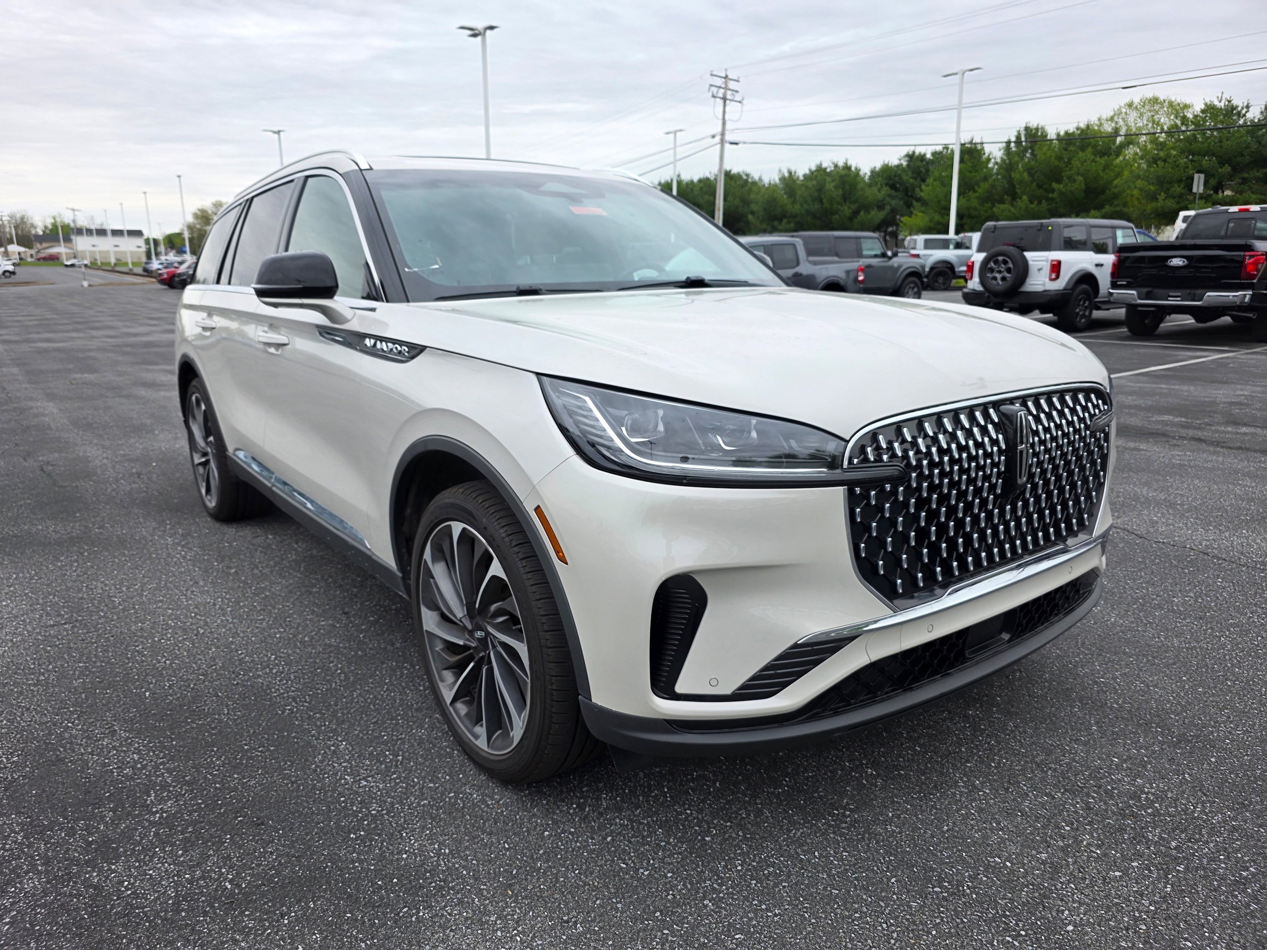 Used 2025 Lincoln Aviator Reserve w/ Illumination Package AWD/4WD image 7