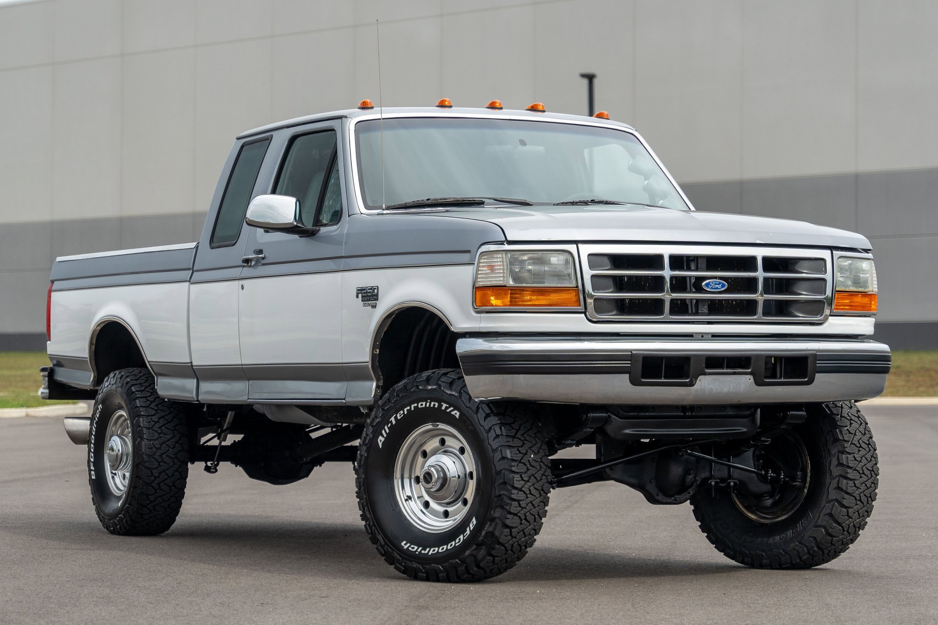 Used 1997 Ford F250 XLT image 2