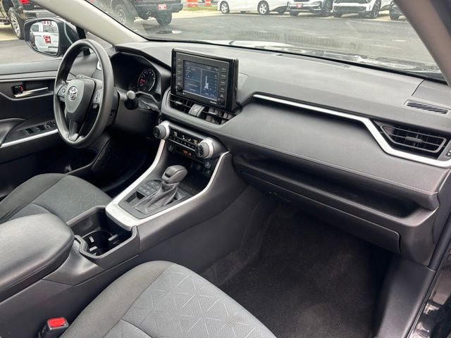 Used 2022 Toyota RAV4 XLE w/ Carpet Mat Package (TMS) image 23