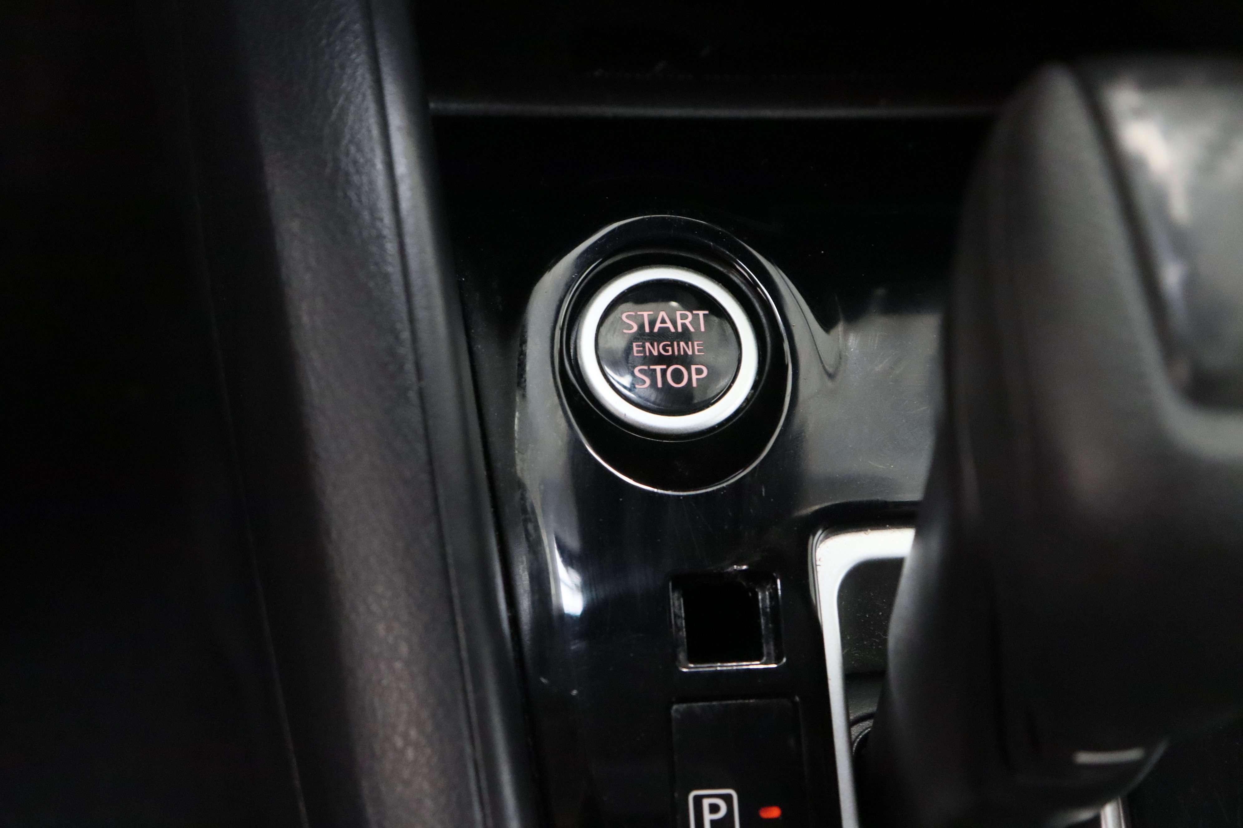 Used 2025 Nissan Versa SV FWD image 17