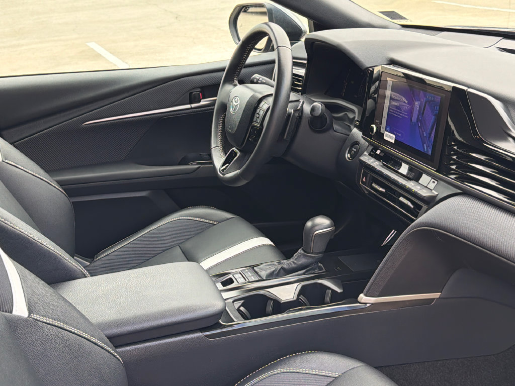 Used 2025 Toyota Camry SE w/ Convenience Package FWD image 11