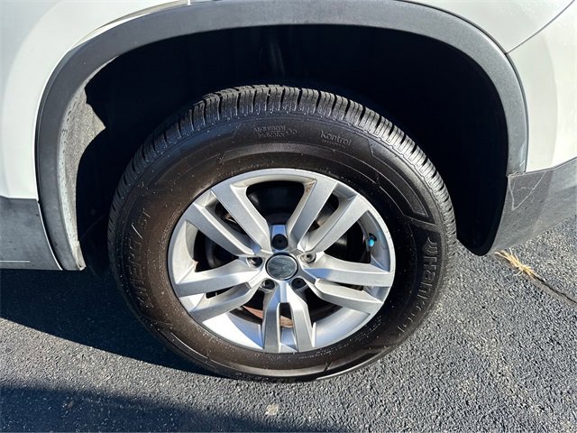 Used 2017 Volkswagen Tiguan S image 14