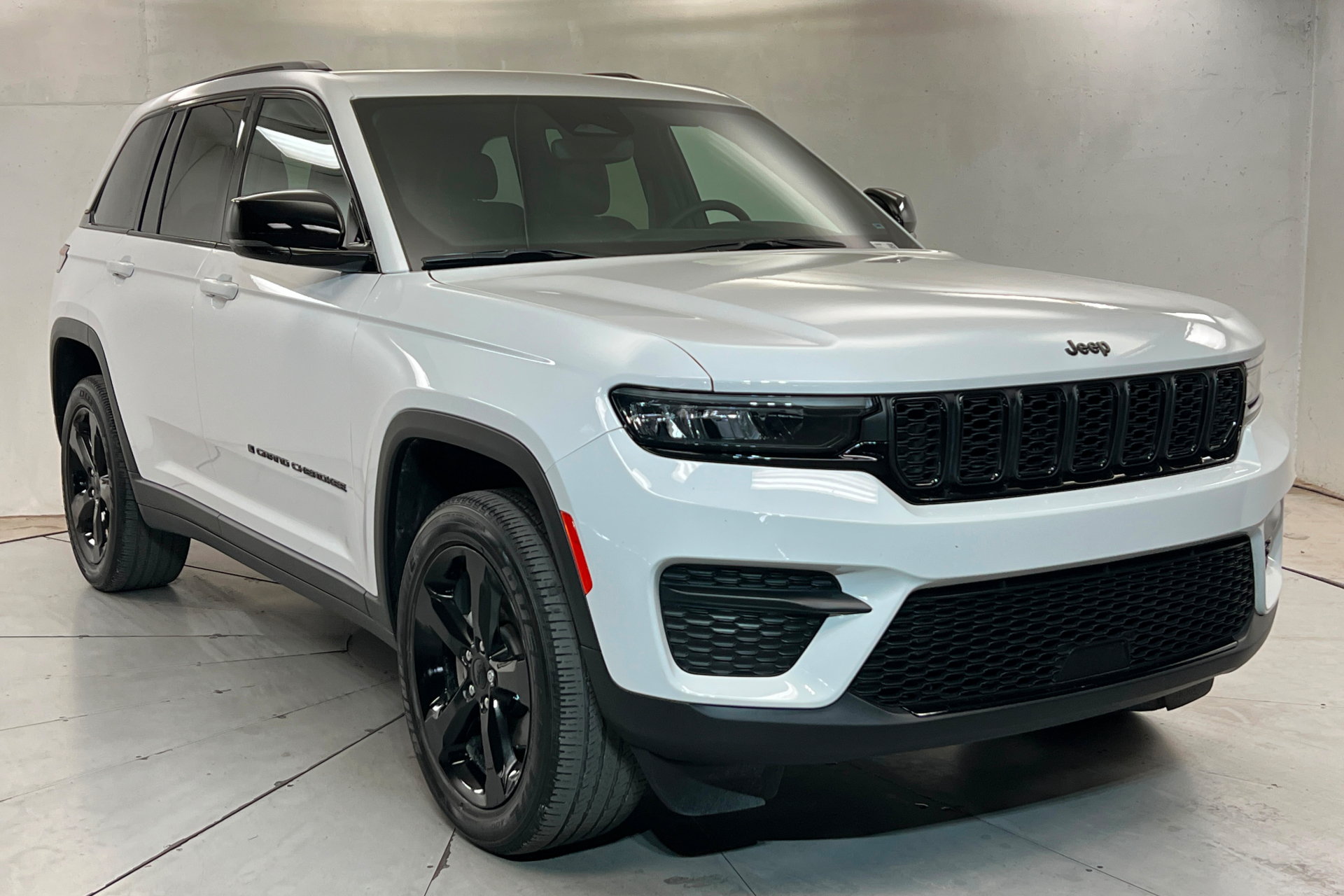 Certified 2023 Jeep Grand Cherokee Altitude AWD/4WD image 7