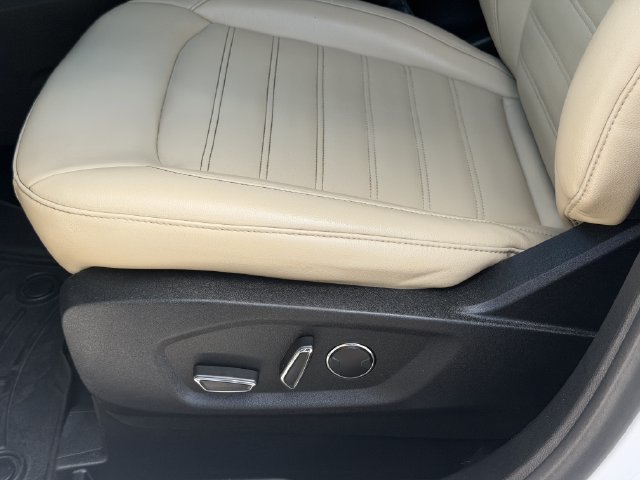 Used 2019 Ford Edge SEL w/ Equipment Group 201A FWD image 9