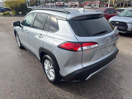 Used 2023 Toyota Corolla Cross LE w/ Moonroof Package AWD/4WD image 5