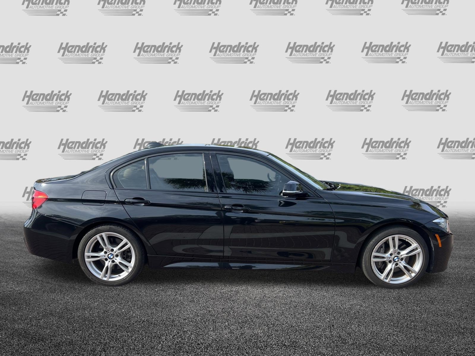 Used 2018 BMW 330i Sedan w/ M Sport Package RWD image 11