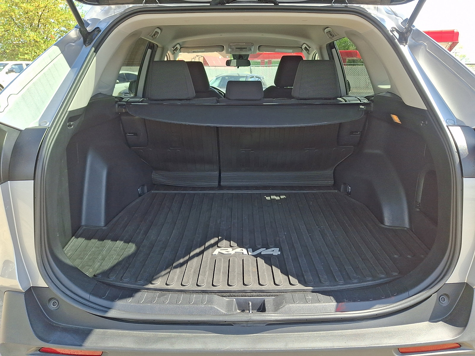 Used 2021 Toyota RAV4 LE image 30